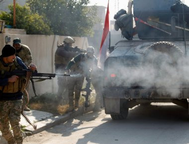 Μοσούλη: Ηρωικός Αμερικανός εθελοντής σώζει μικρό κορίτσι από βέβαιο θάνατο (βίντεο)